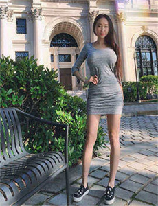 红色机尾